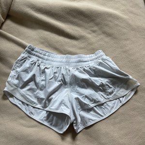 Lululemon Hotty Hot 2.5" Shorts White Size 8
